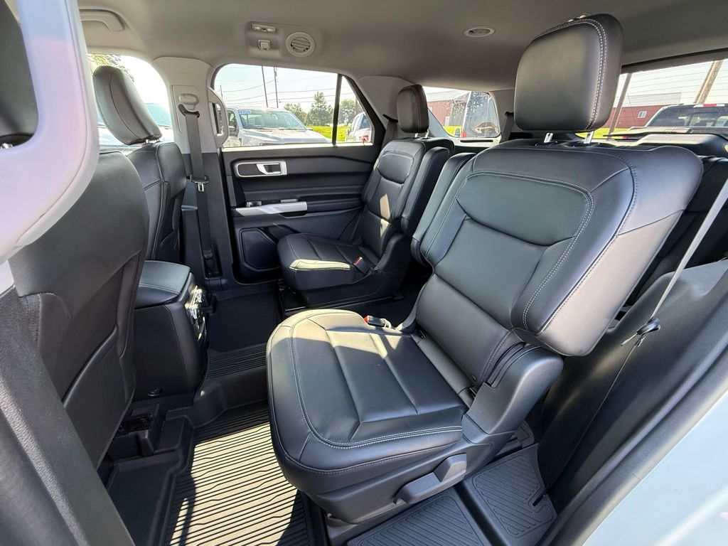 2023 Ford Explorer XLT photo 24