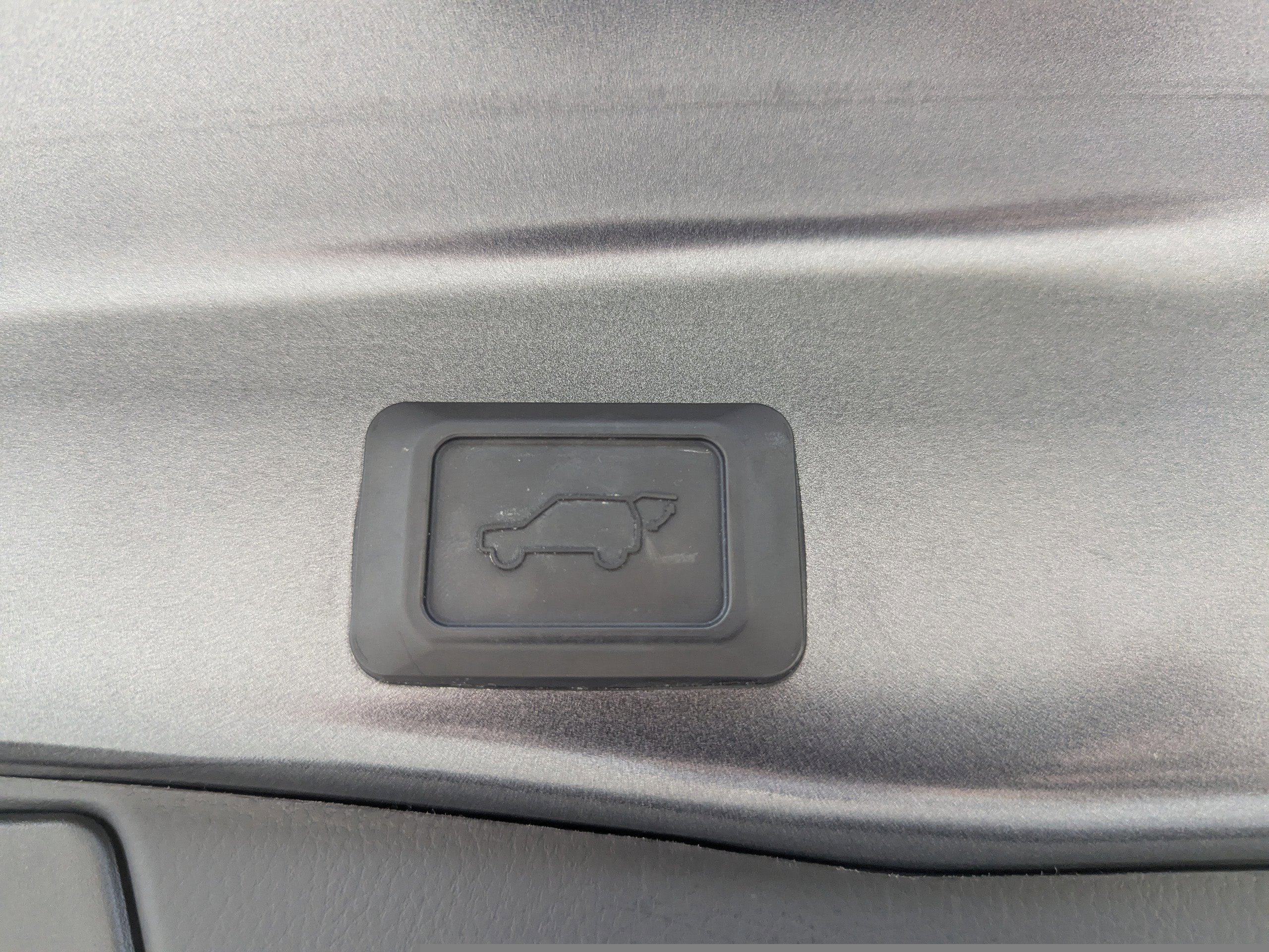 2021 Toyota RAV4 XLE Premium photo 7