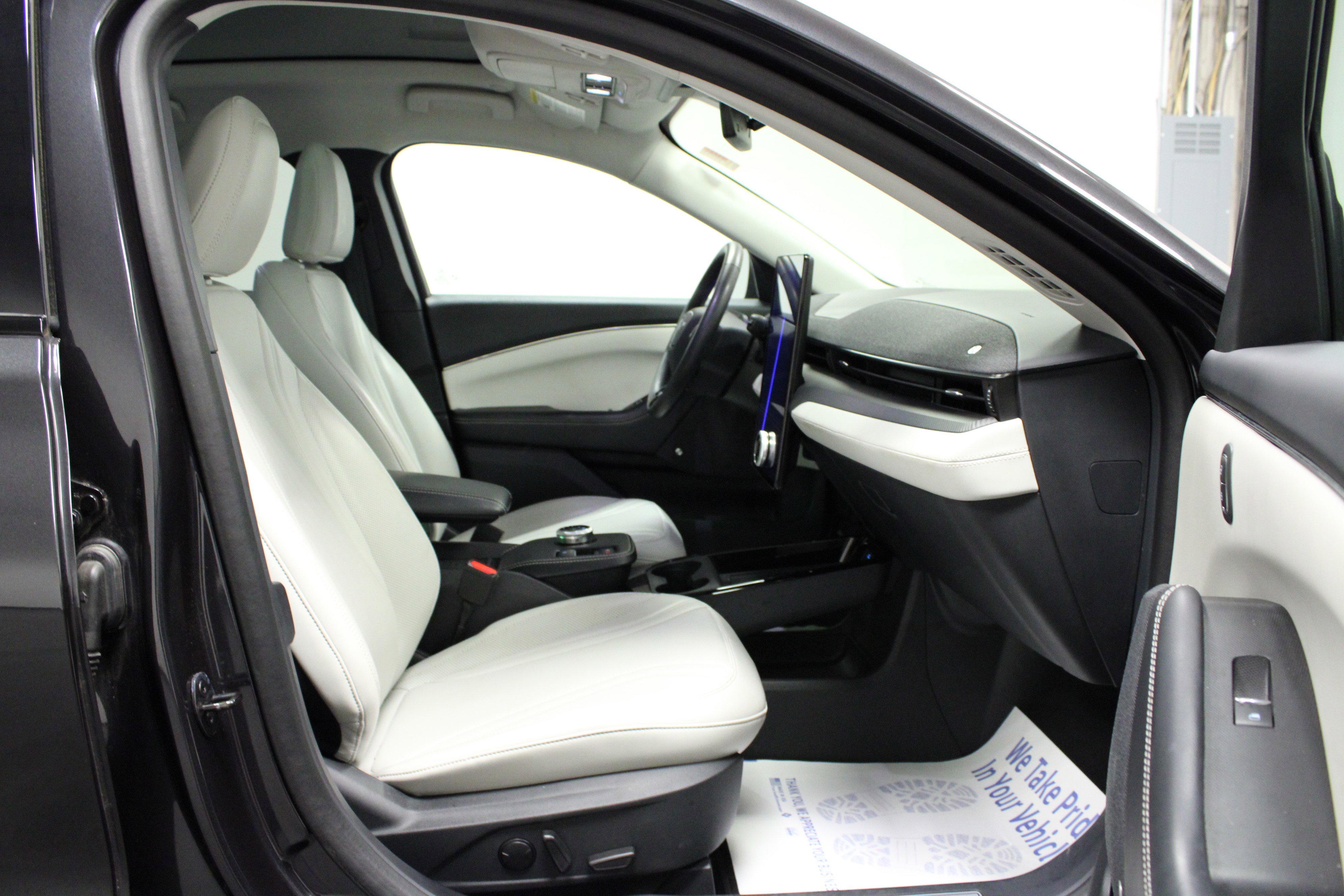 2022 Ford Mustang Mach-E Premium photo 14
