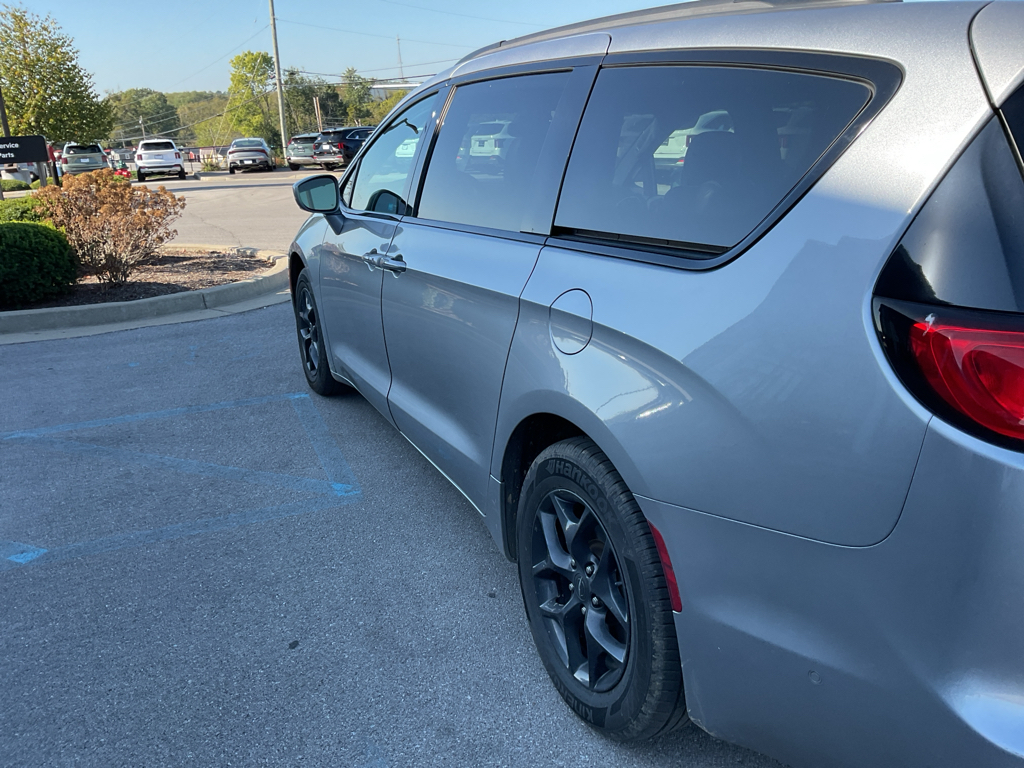 2019 Chrysler Pacifica Touring L photo 5