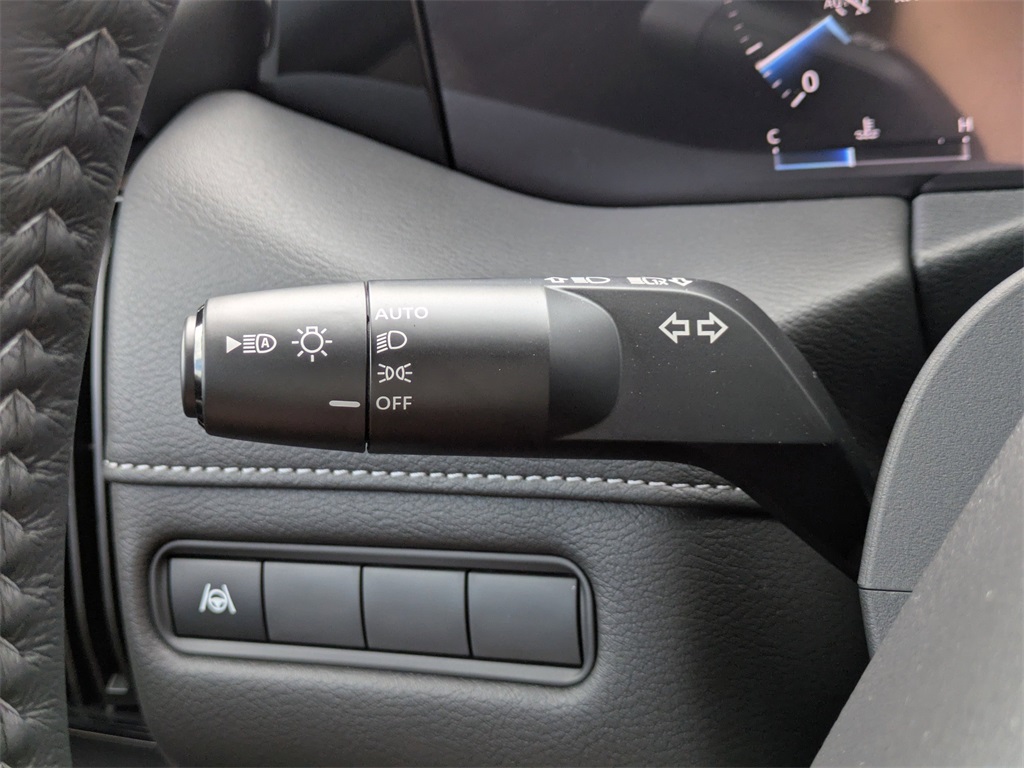 2025 Nissan Armada SV photo 28