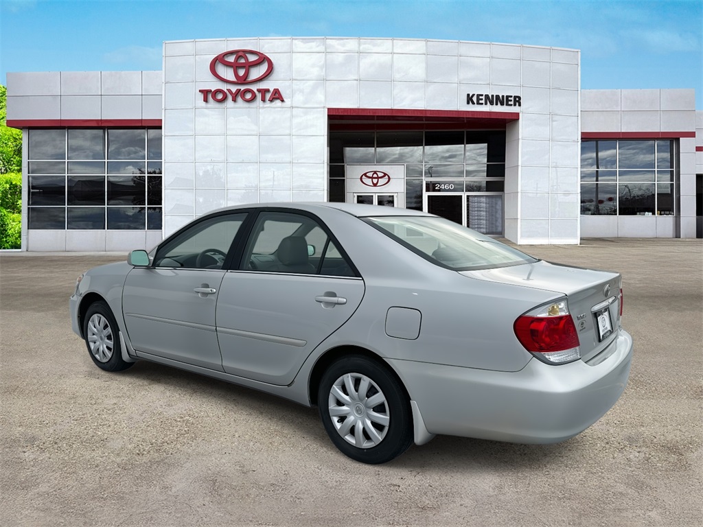 2005 Toyota Camry LE photo 4