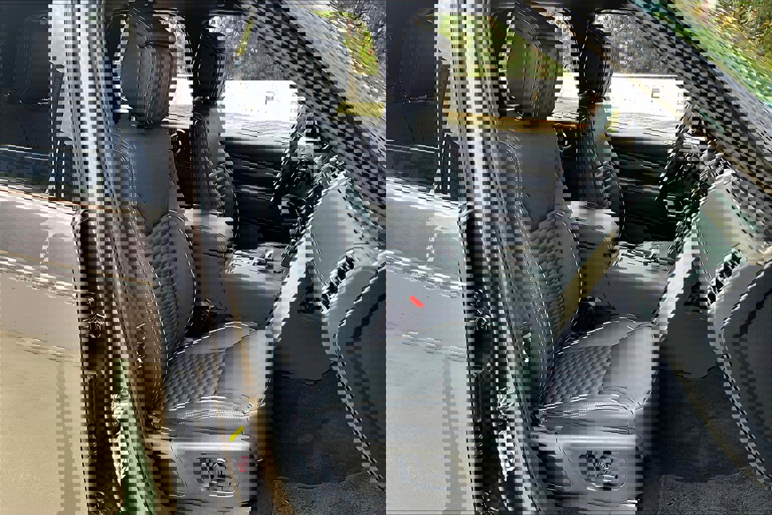 2024 Land Rover Discovery Metropolitan Edition photo 5