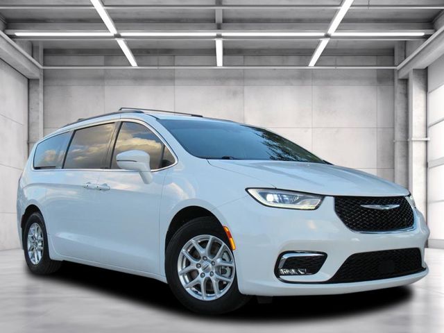 2022 Chrysler Pacifica Touring L's photo