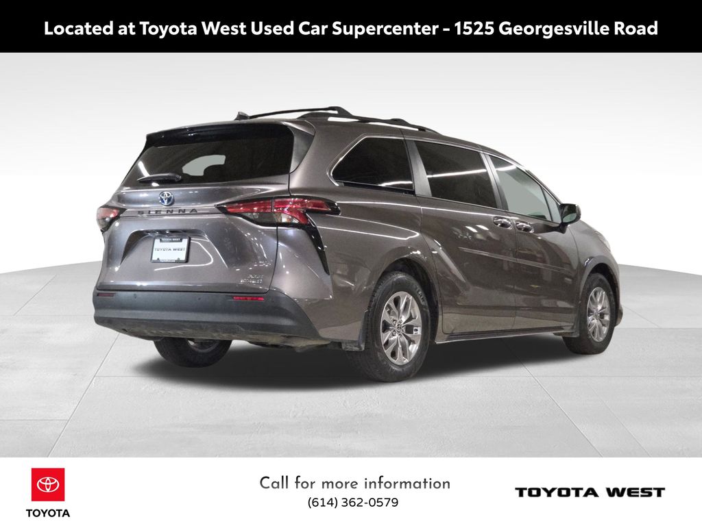 2022 Toyota Sienna XLE photo 5