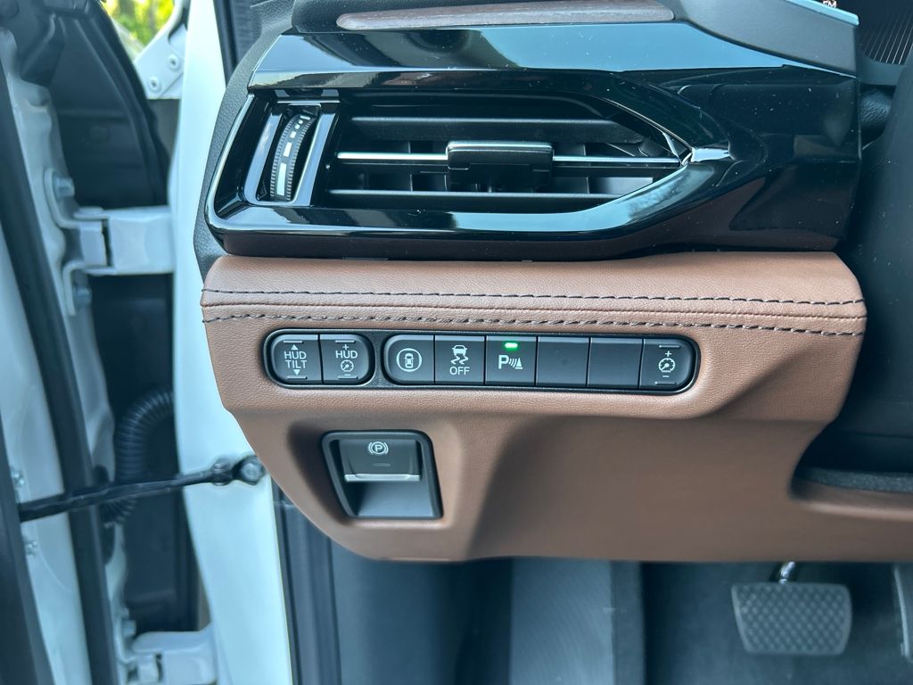 2026 Acura MDX SH-AWD Advance photo 13