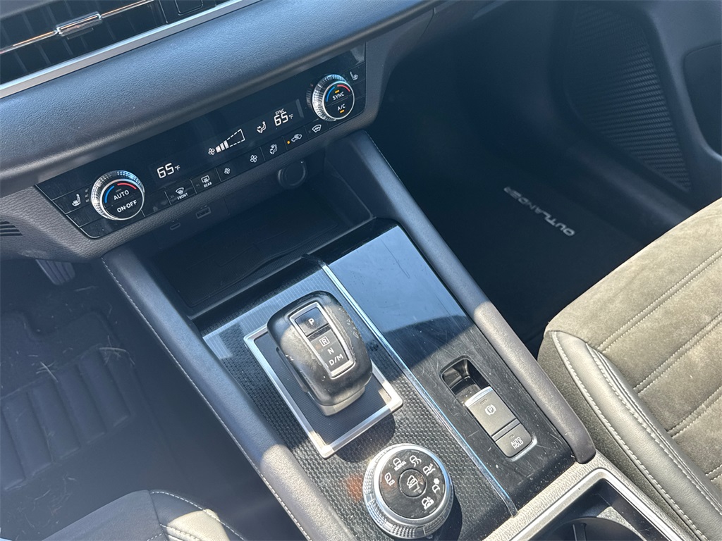 2023 Mitsubishi Outlander SE Black Edition photo 30
