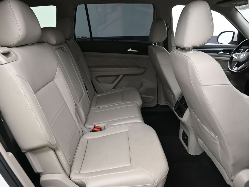 2021 Volkswagen Atlas V6 SE Technology R-Line photo 6