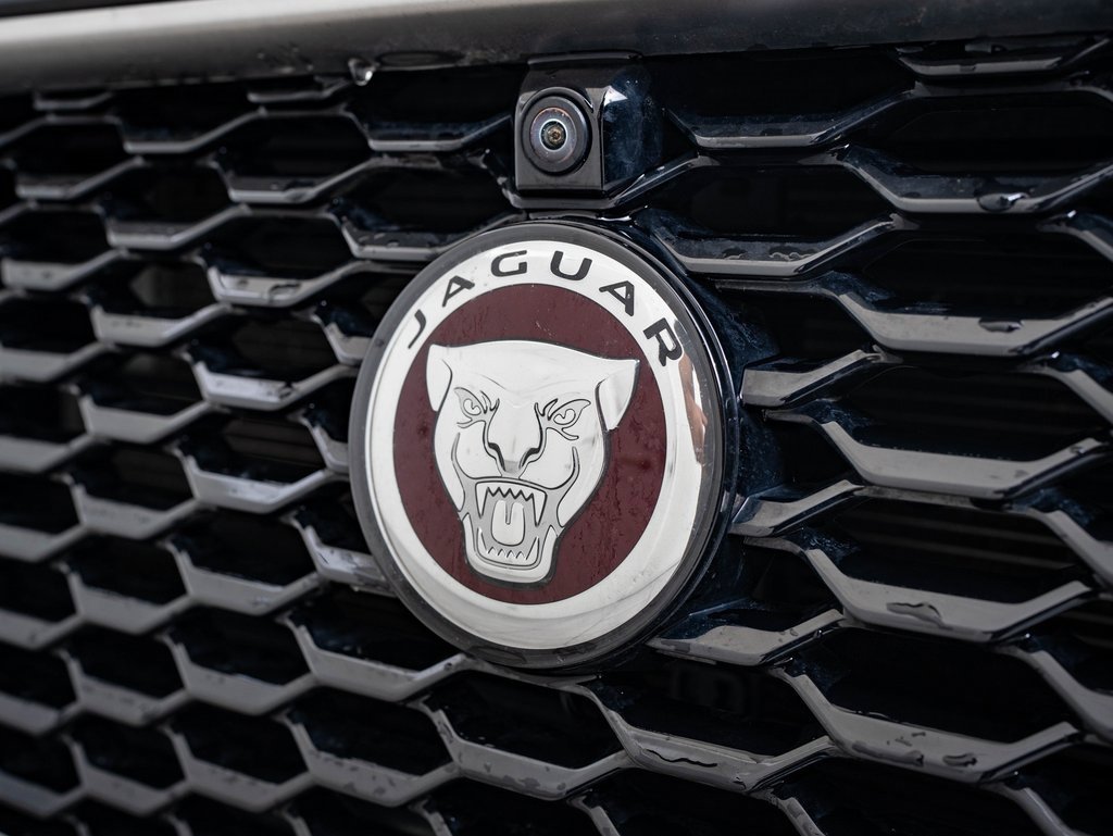 2019 Jaguar E-PACE R-Dynamic SE photo 3