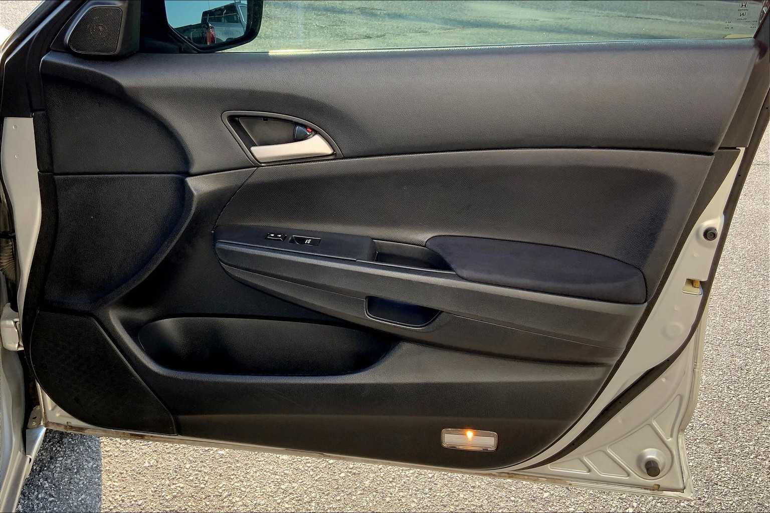 2011 Honda Accord LX-P photo 20