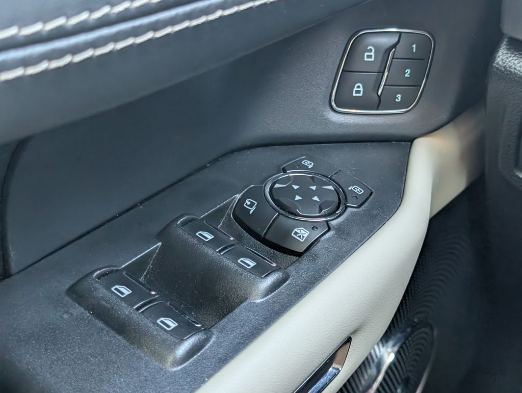 2021 Ford Expedition Platinum photo 9