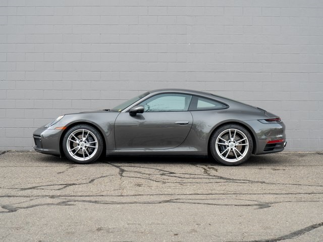 2024 Porsche 911 T 4 photo 2