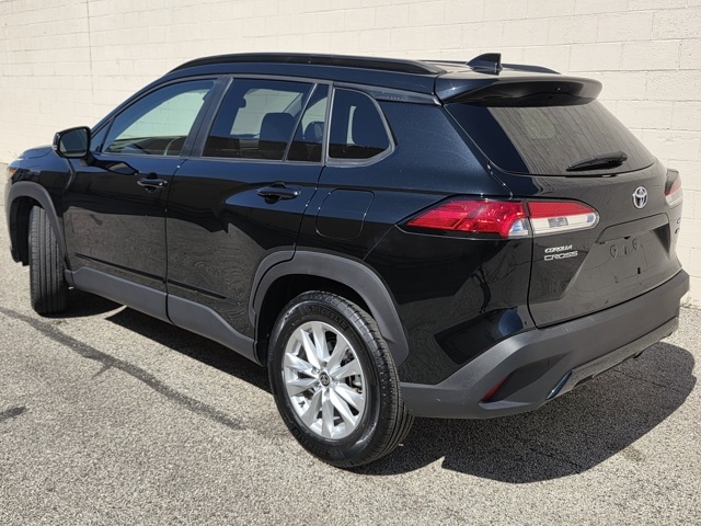 2022 Toyota Corolla Cross LE photo 3