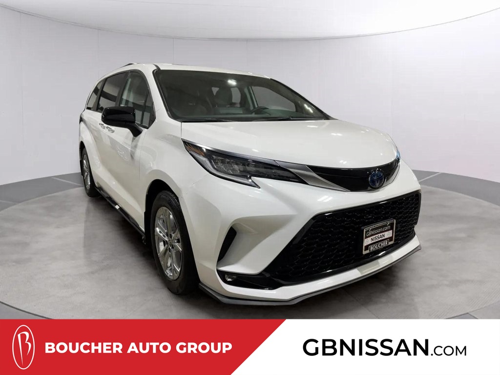 2022 Toyota Sienna Limited's photo