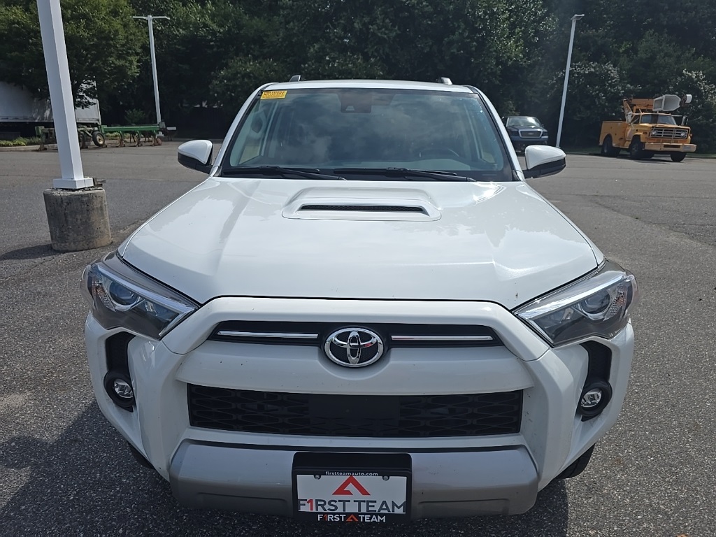 2024 Toyota 4Runner TRD Off-Road photo 2