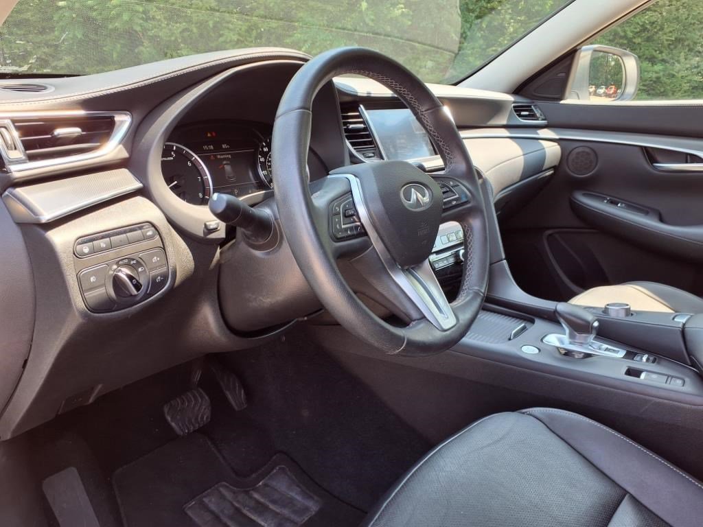 2022 Infiniti QX50 Luxe photo 8