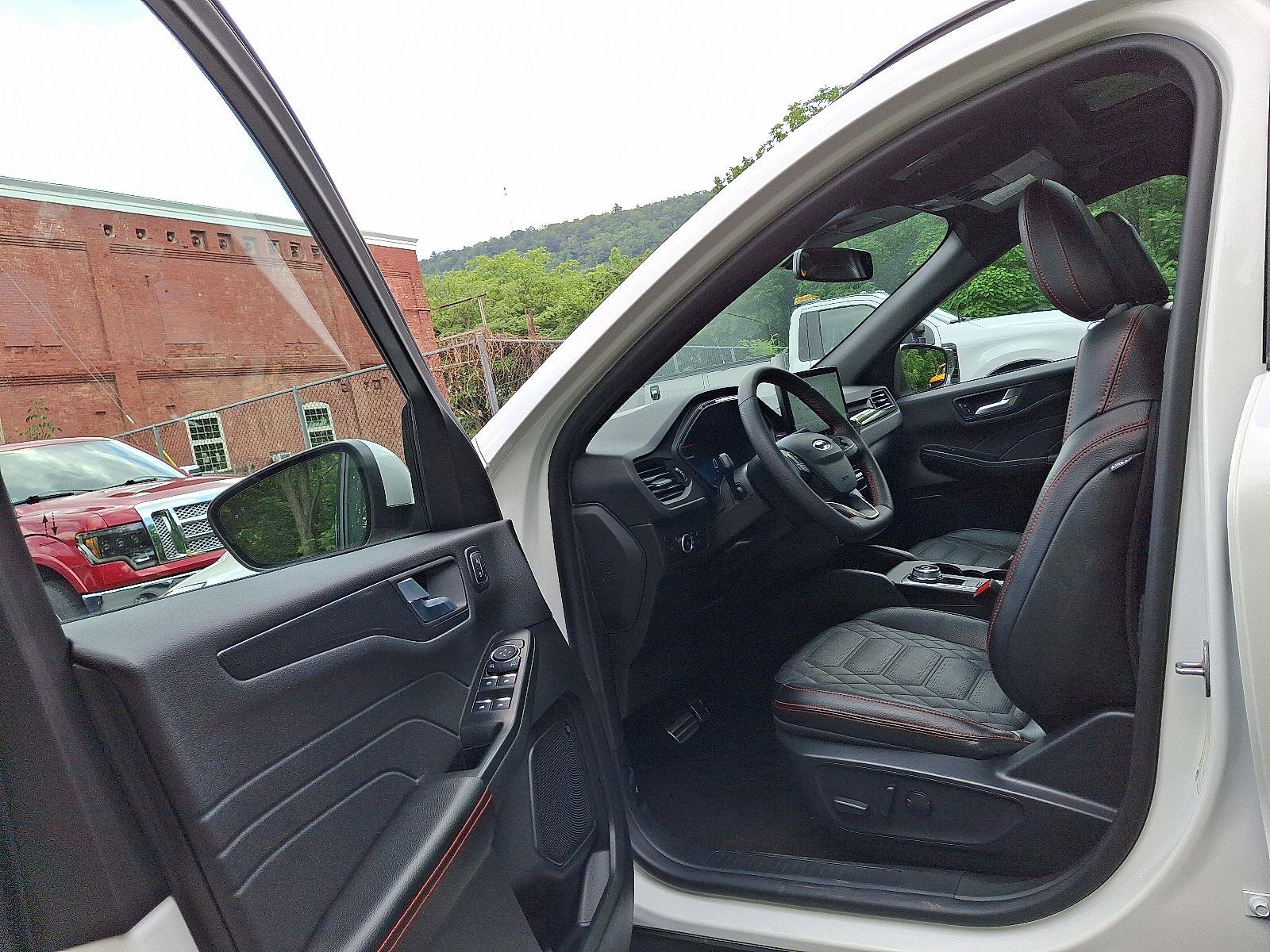 2024 Ford Escape ST-Line Elite photo 13