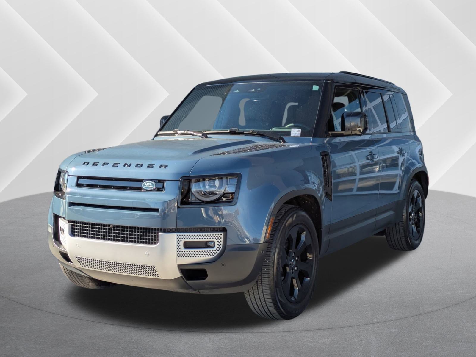 2025 Land Rover Defender S's photo