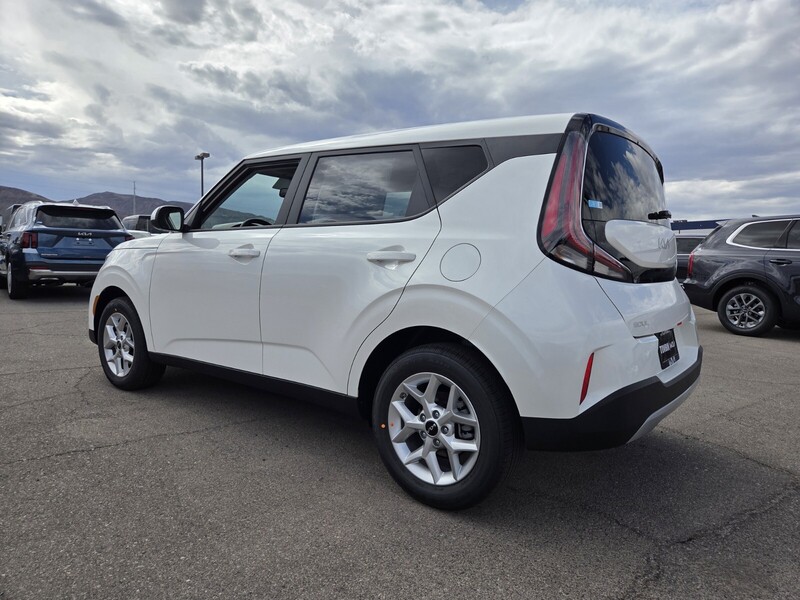 2025 Kia Soul LX photo 4