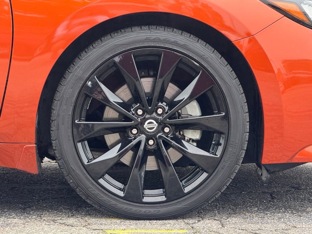 2019 Nissan Maxima SR photo 3