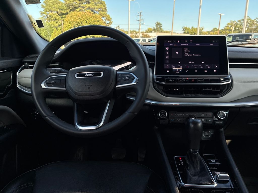 2023 Jeep Compass Limited photo 12