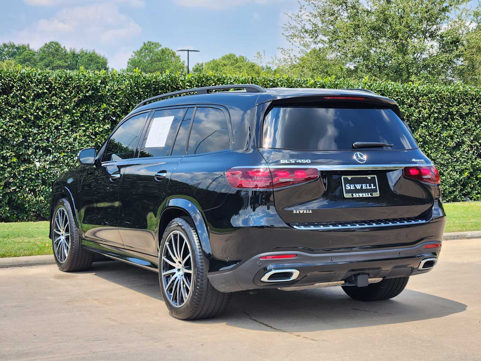 2025 Mercedes Benz GLS 450 4MATIC photo 4