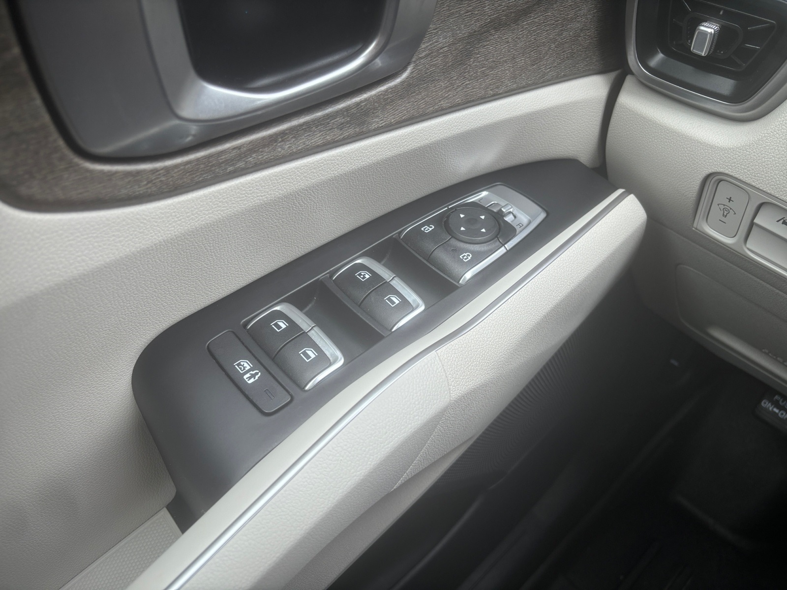 2022 Kia Sorento S photo 18