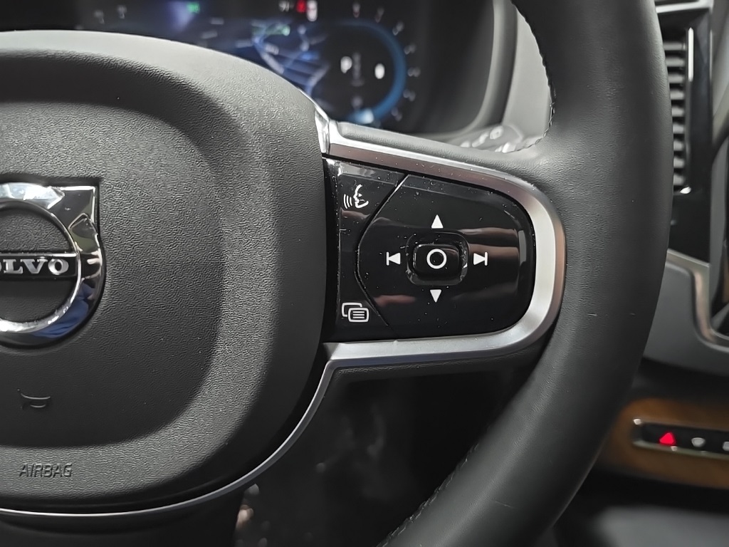 2024 Volvo XC90 B5 Plus photo 19