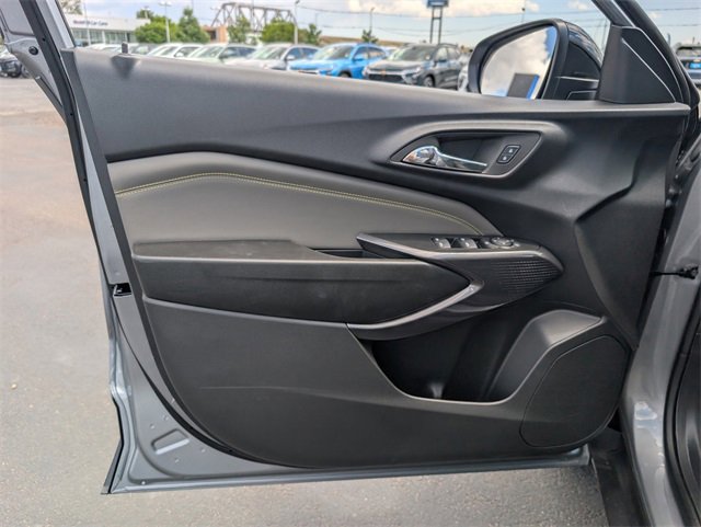 2025 Chevrolet Trax LT photo 9