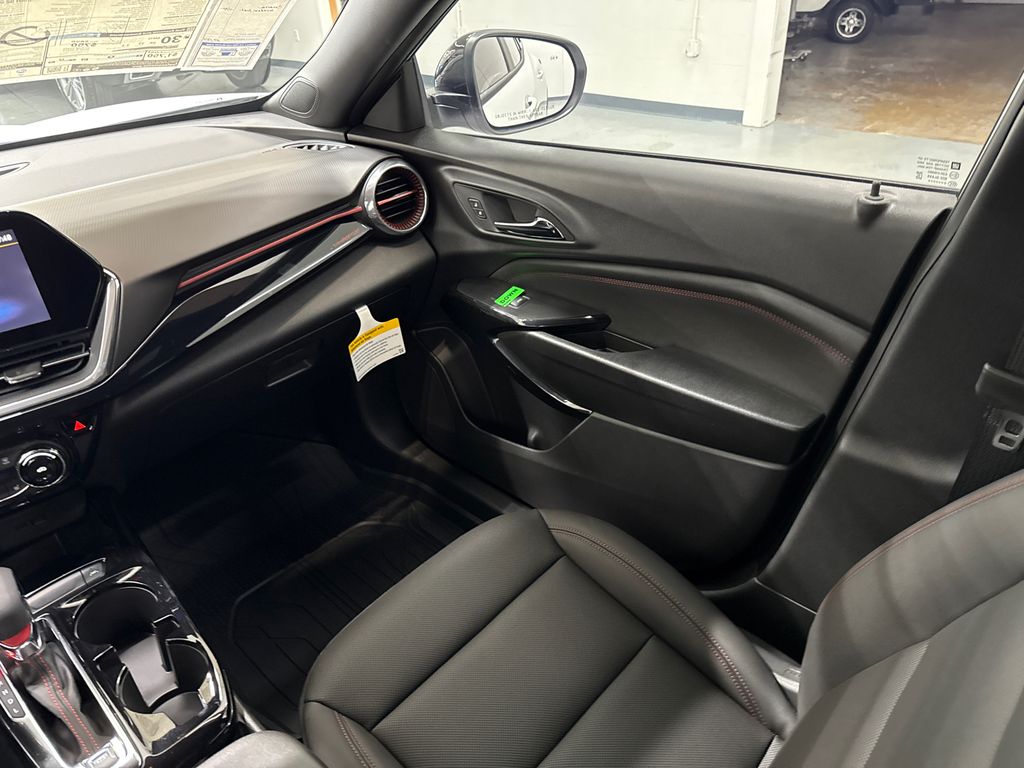 2025 Chevrolet Trax photo 23