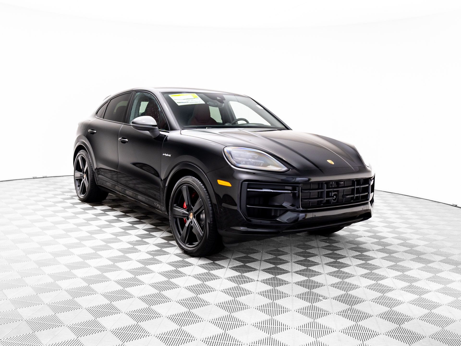 2026 Porsche Cayenne E-Hybrid Coupe S photo 3