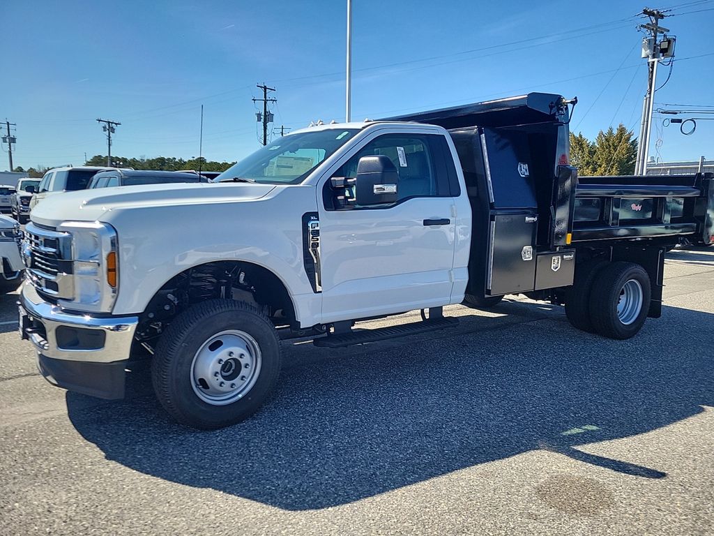 2024 Ford F-350 Super Duty Chassis Cab XL's photo