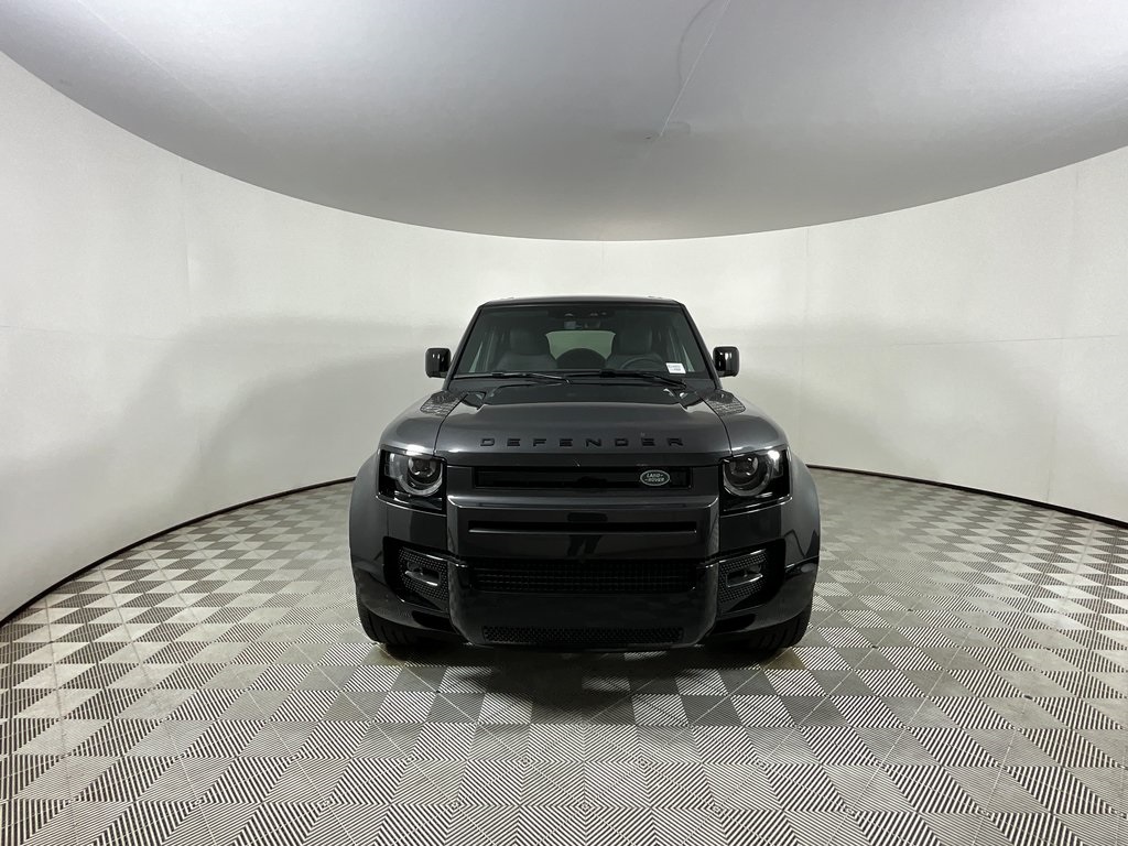 2025 Land Rover Defender 130 X-Dynamic SE photo 5