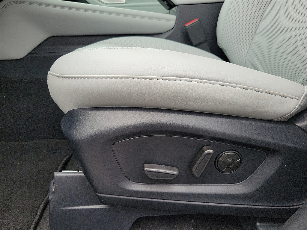 2025 Ford Explorer Platinum photo 12