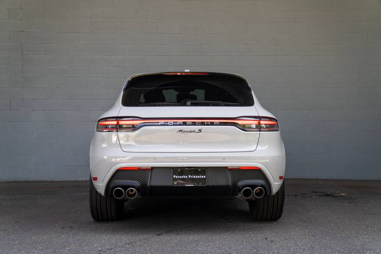 2025 Porsche Macan S photo 13