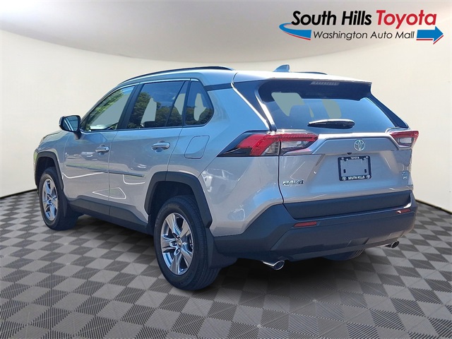 2025 Toyota RAV4 XLE photo 4