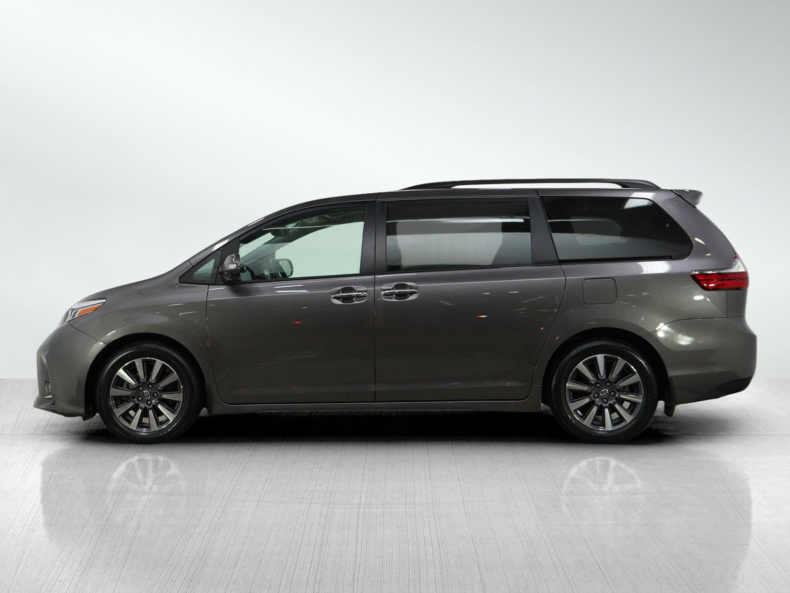 Used 2020 Toyota Sienna Limited with VIN 5TDYZ3DC3LS028746 for sale in Minneapolis, Minnesota