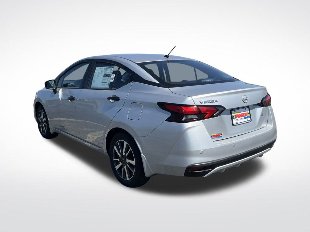 2025 Nissan Versa 1.6 S photo 3