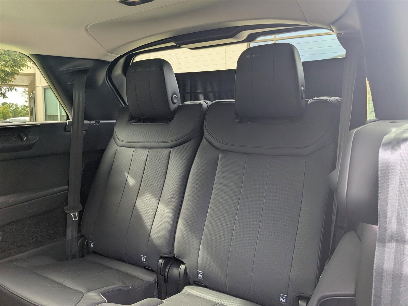 2023 Land Rover Range Rover SE photo 26