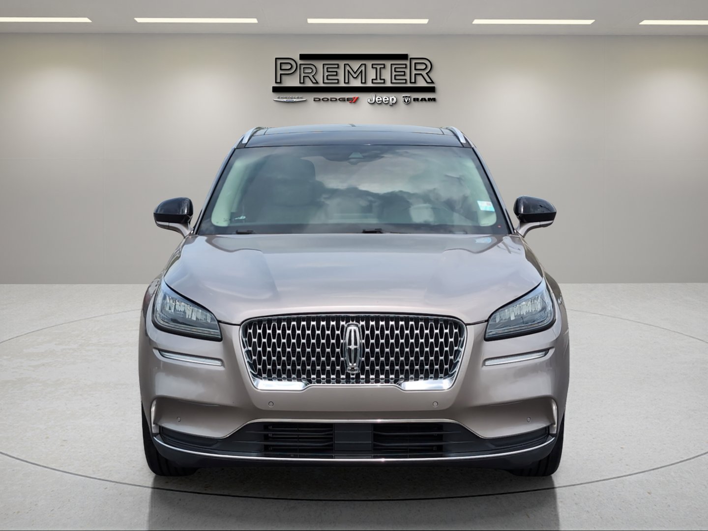 2020 Lincoln Corsair Standard photo 2