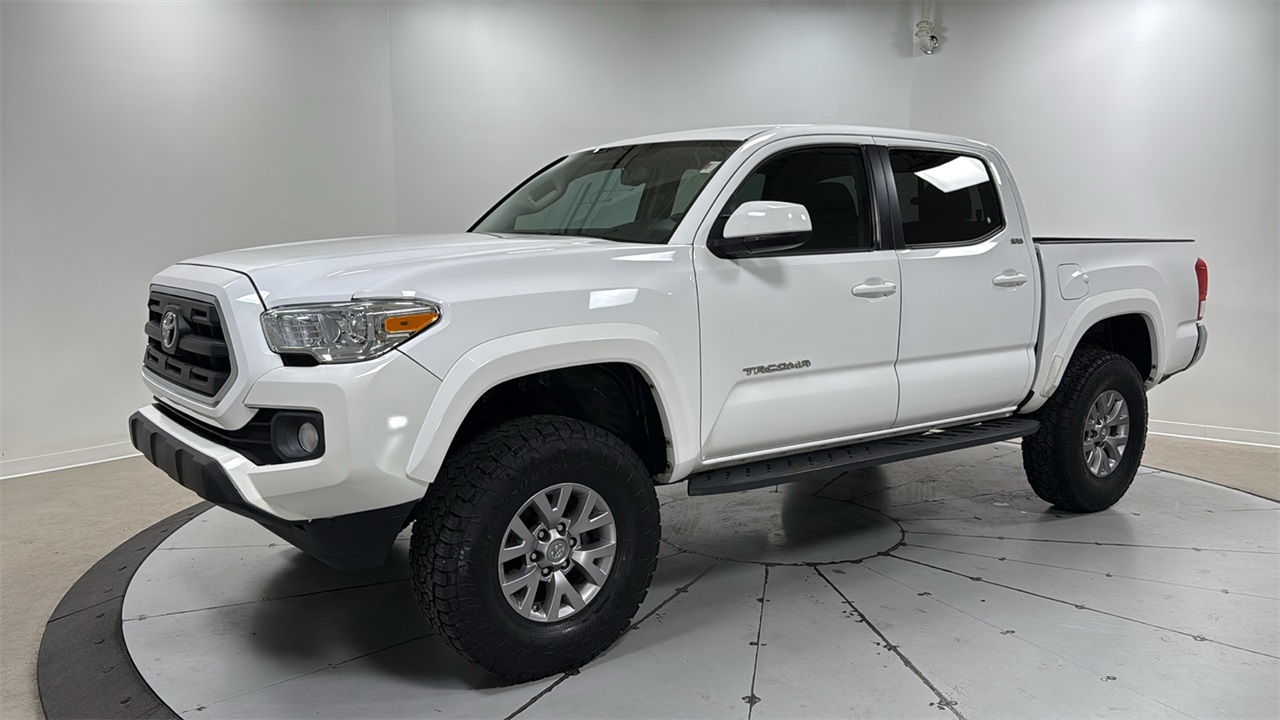 2017 Toyota Tacoma SR5's photo