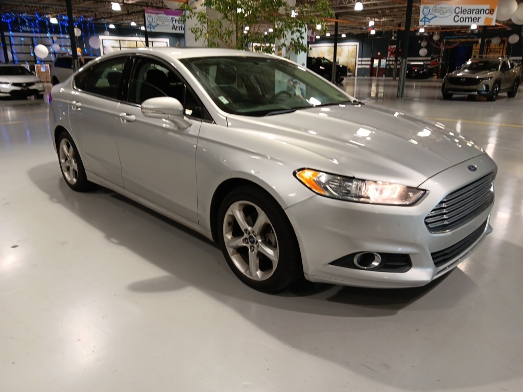 2016 Ford Fusion SE photo 3