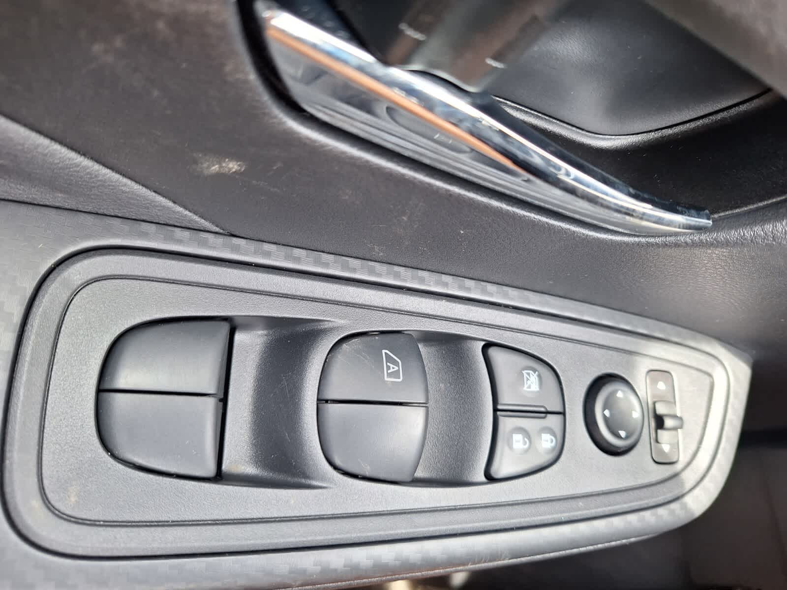 2025 Nissan Versa SV photo 19