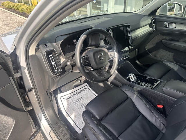 2023 Volvo XC40 Plus photo 11