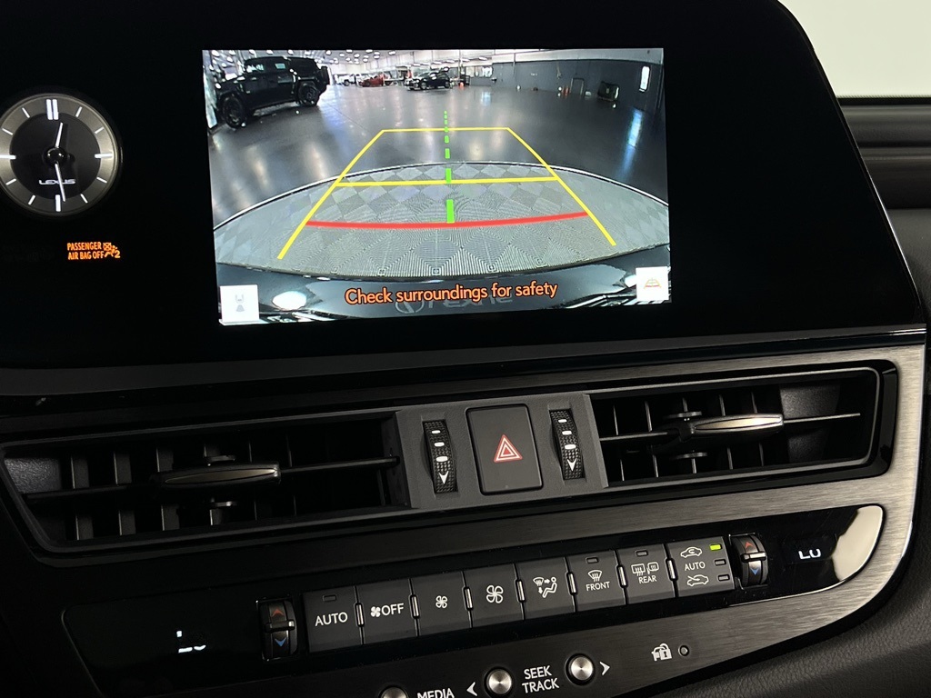 2025 Lexus ES 350 photo 14