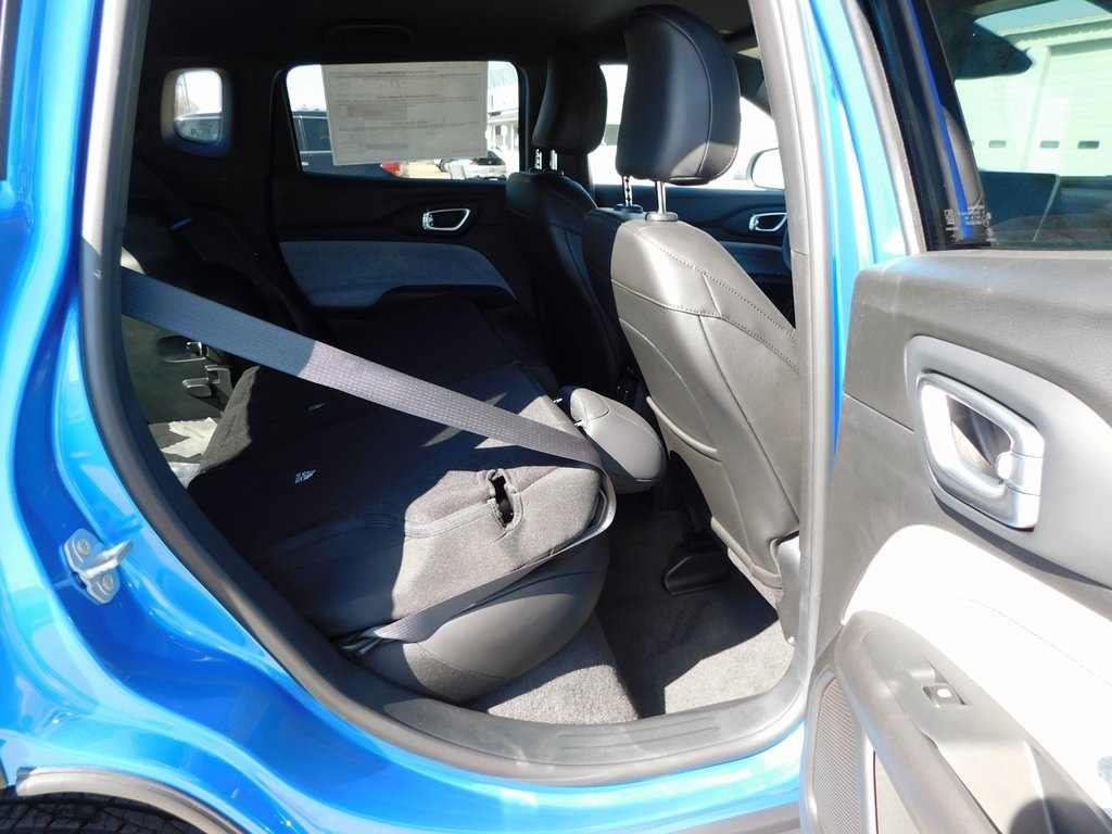 2025 Jeep Compass Latitude photo 2