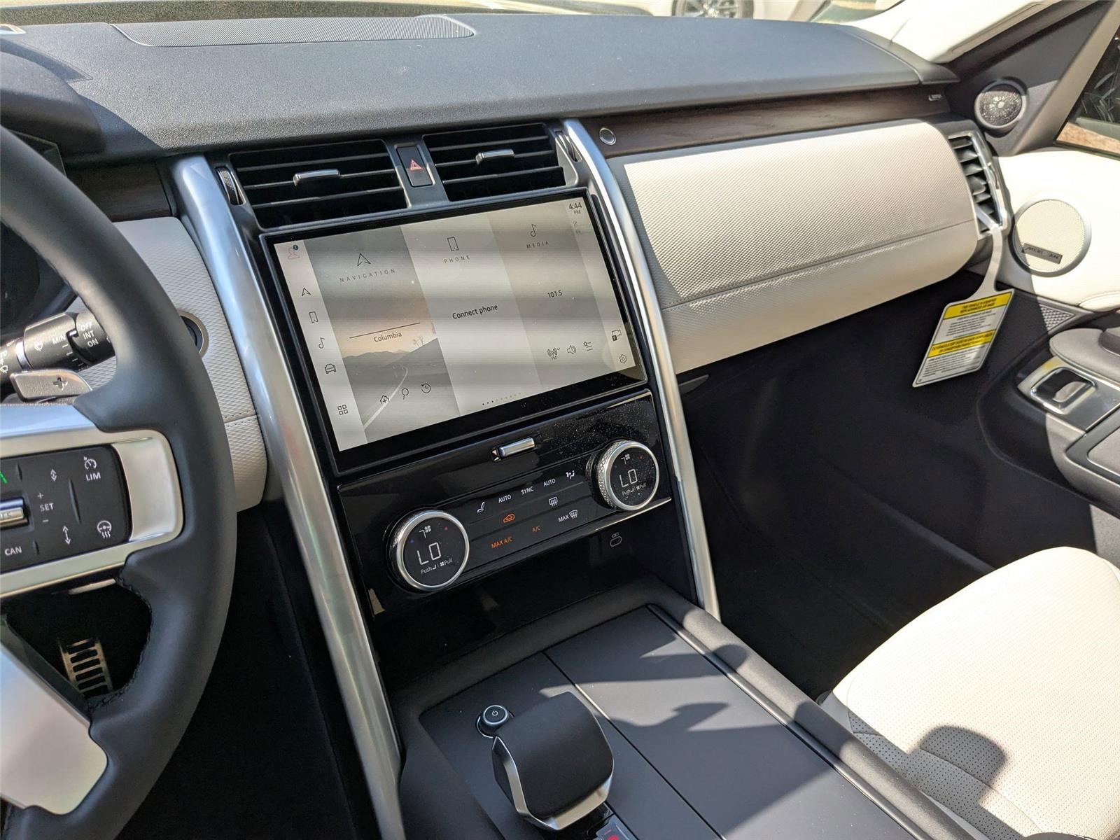 2025 Land Rover Discovery SE photo 17