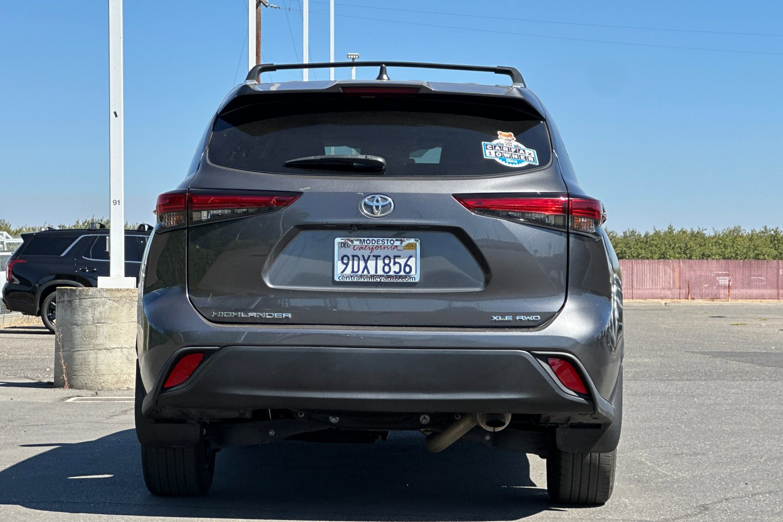 2023 Toyota Highlander L photo 3