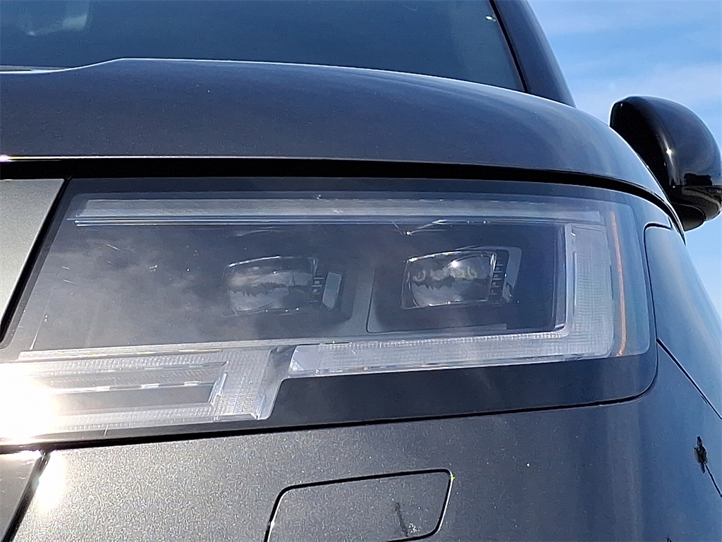 2025 Land Rover Range Rover SE photo 6