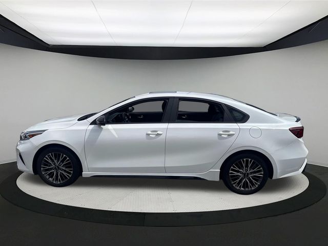 2022 Kia Forte GT-Line photo 9